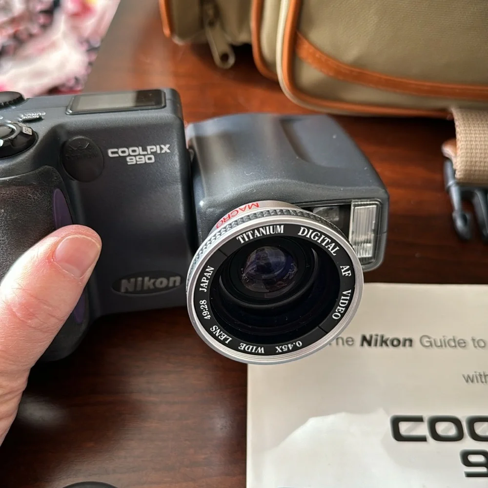 Nikon Coolpix 990 Digital Camera and accessories